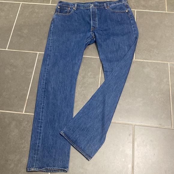 Levi's Men's 501 button fly Jeans. 42x38 - Picture 5 of 6